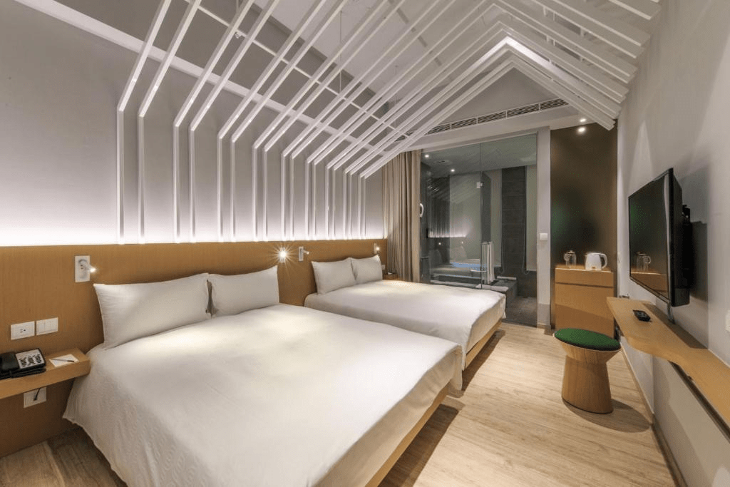 品文旅礁溪以簡潔明亮的設計與重視環保的理念，深受年輕族群與自由行旅客喜愛。