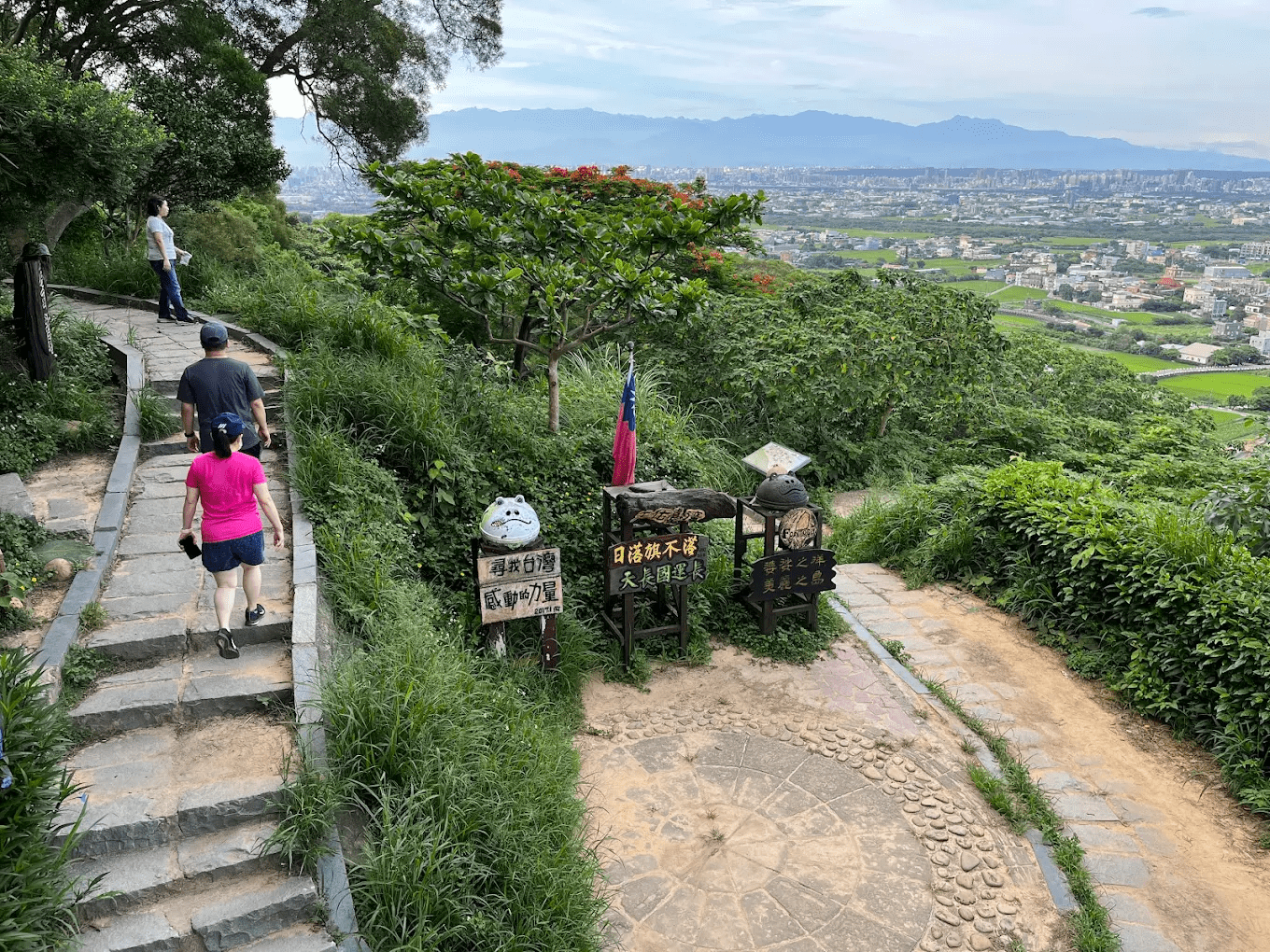 🌿 台灣登山步道推薦｜走進雲霧與海風的療癒旅程，精選全台經典路線