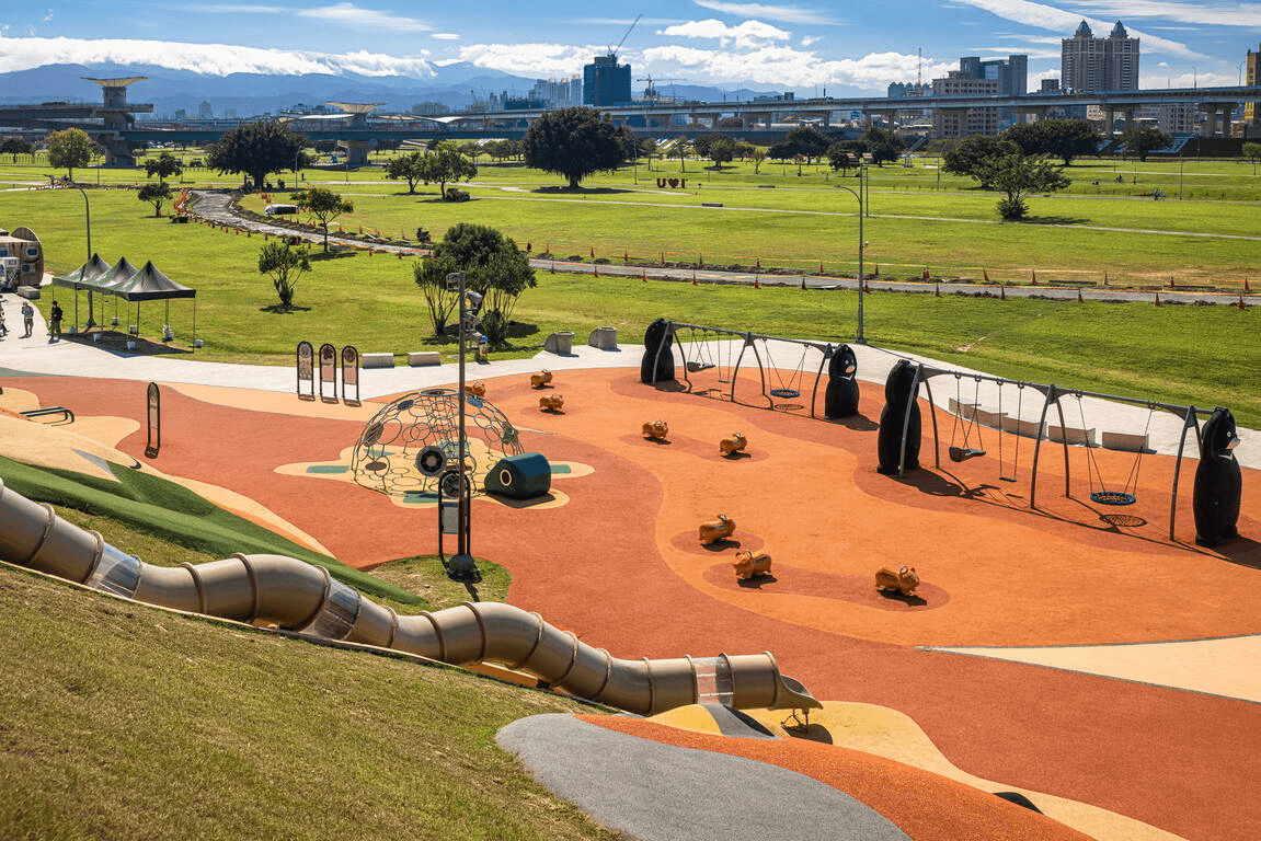 走進城市的綠色縫隙,新北大都會公園散步記,一片大草地療癒整座城市