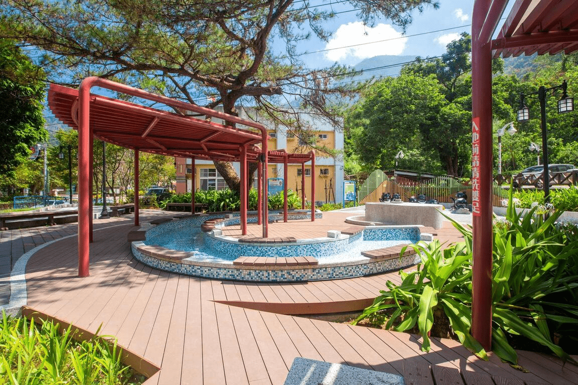 在秋風吹過山谷的午後出發，用谷關溫泉的滑潤暖湯替自己留下一段靜下來的時間