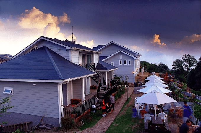 帶著家人往南投出發，在湖光、森林與山風之間找到一間真正能放鬆的住宿