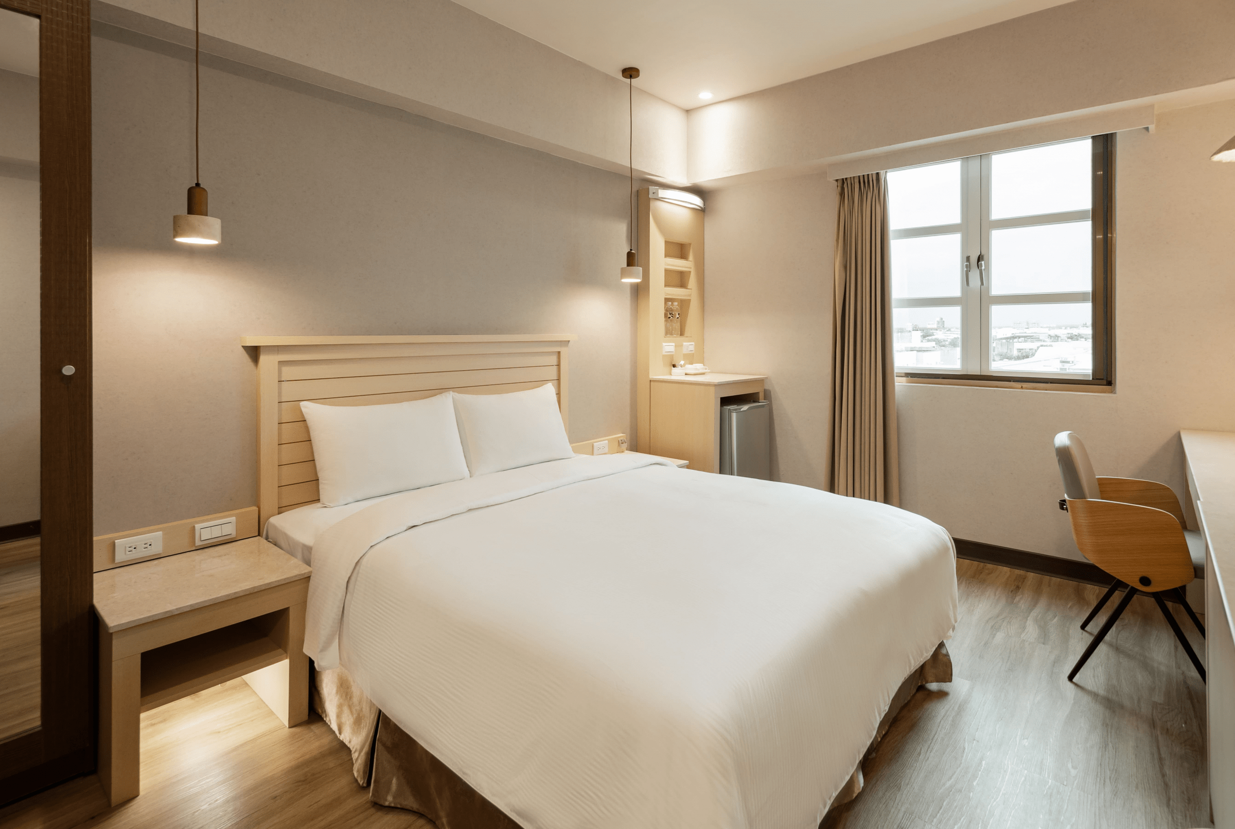 台東的夜晚很溫暖，選一間能讓旅程變得溫柔的住宿，睡進台東的風景裡