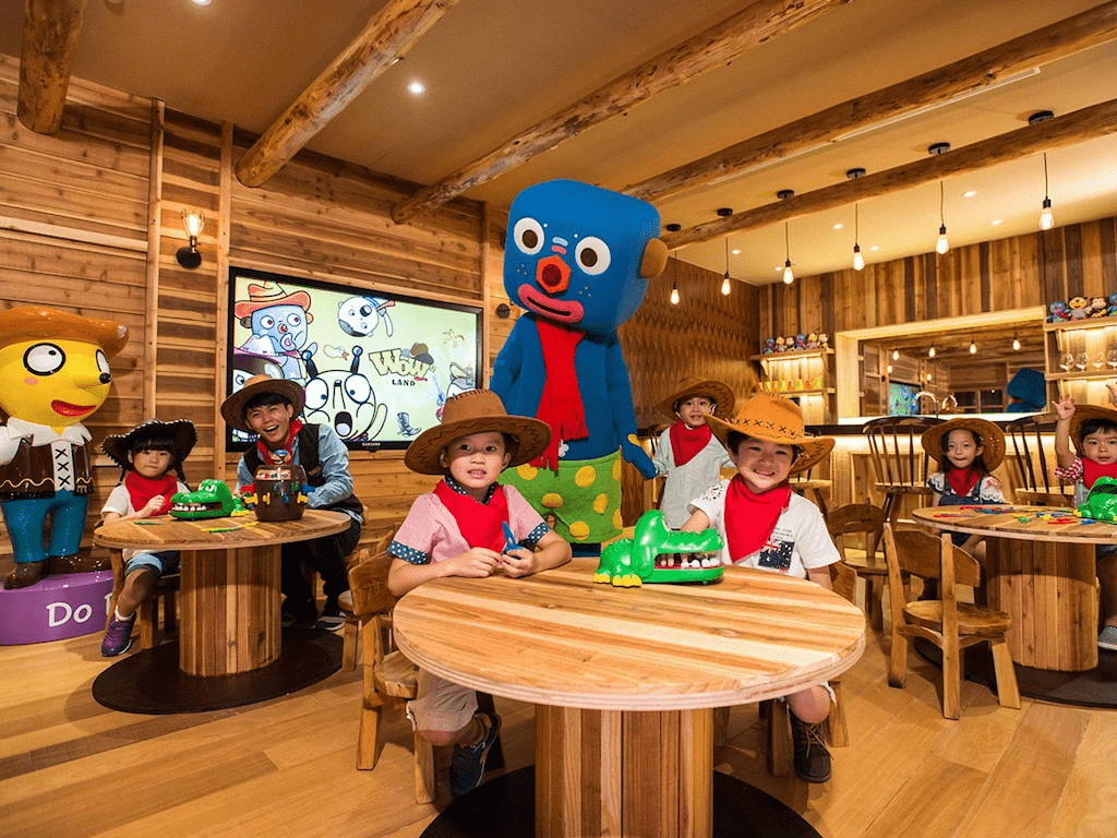 在宜蘭飯店迎著清晨的光醒來，聽著風聲與水聲交錯，讓假期從一份舒緩開始漂流