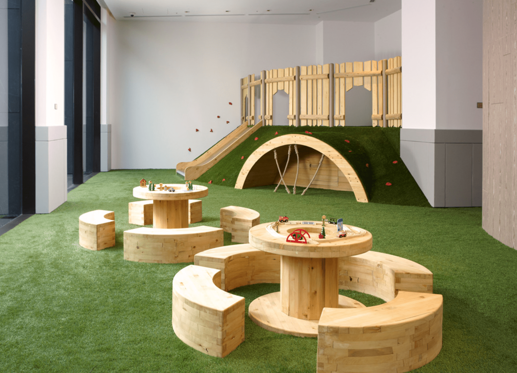 在秋日的光裡推開房門，用宜蘭住宿的柔軟氛圍替自己換上一段慢旅節奏