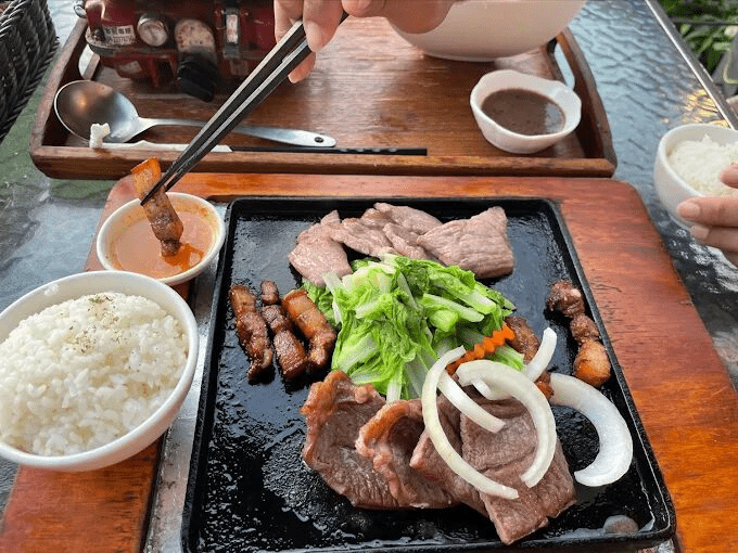 在苗栗泰安溫泉迎著山風泡一池暖意,讓冬天的步伐在山谷裡慢下來的那一刻悄悄展開