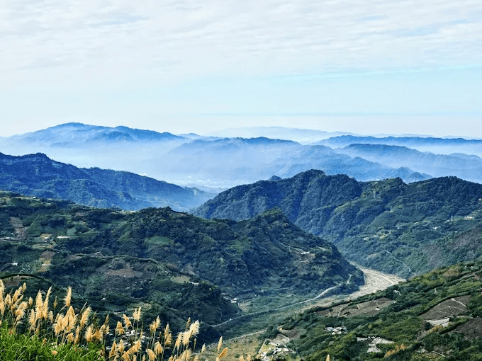 在苗栗泰安溫泉迎著山風泡一池暖意,讓冬天的步伐在山谷裡慢下來的那一刻悄悄展開