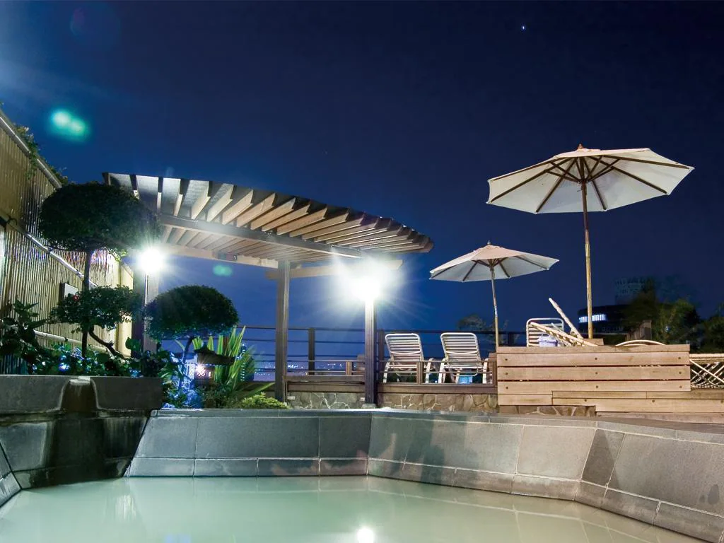 走進北投被溫泉霧氣輕輕包住的那一刻，挑一間讓步調慢下來的五大溫泉飯店