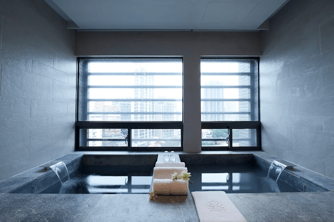 走進北投被溫泉霧氣輕輕包住的那一刻，挑一間讓步調慢下來的五大溫泉飯店