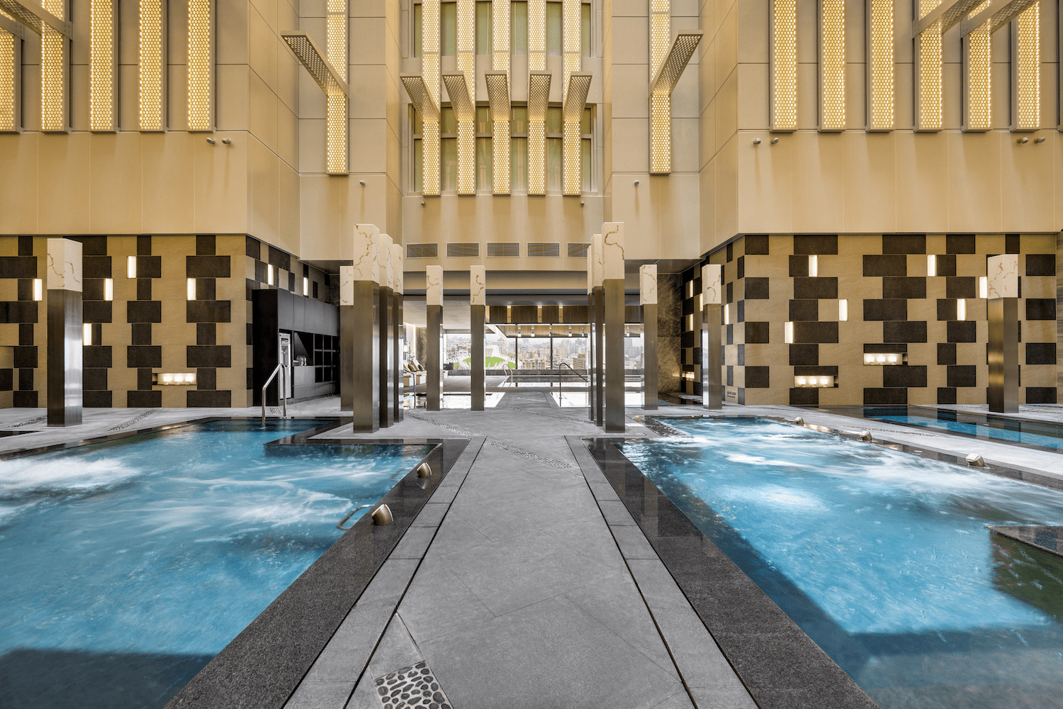 與愛河的微風一起醒來,玻璃窗前的城市光影,在高雄萬豪遇見細節美好