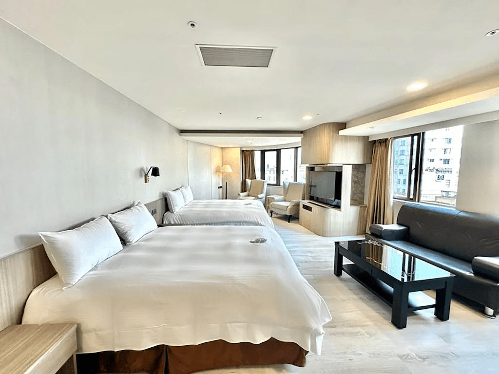 帶著行李踏進斗六午後的暖風裡，找一處貼近生活步調的住宿，讓旅程自然流動起來