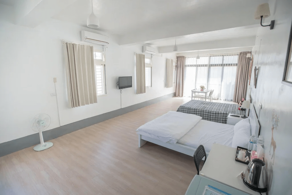 帶著行李踏進斗六午後的暖風裡，找一處貼近生活步調的住宿，讓旅程自然流動起來