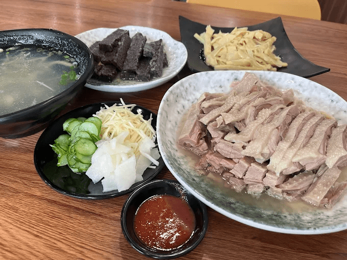 帶著行李踏進斗六午後的暖風裡，找一處貼近生活步調的住宿，讓旅程自然流動起來