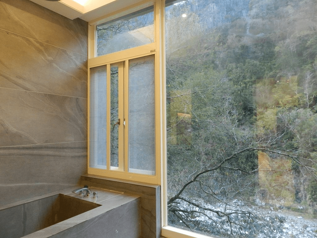 清晨的霧、傍晚的溪聲，住進山林的節奏，在谷關找到屬於你的那間旅宿