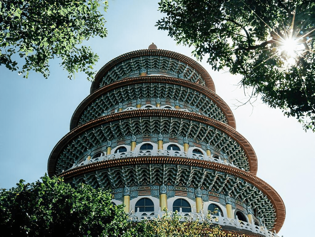 迷失在一年只開一次的夢境裡，粉櫻與白塔之間，走進天元宮的粉色花海