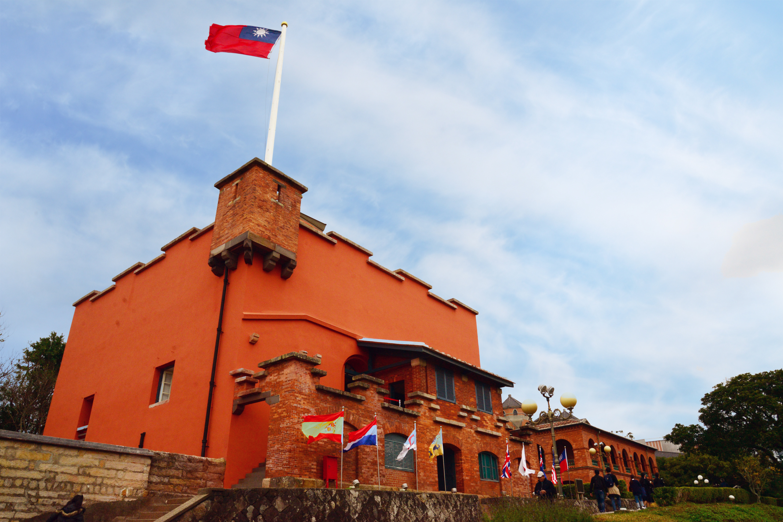 河風輕吹的午後,漫步淡水河畔與老街,每個轉角,都有百年時光的溫柔