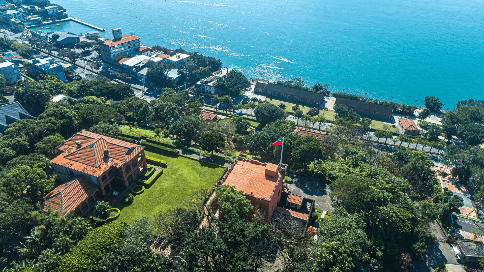 山海之間的歷史記憶，走進紅磚古堡與夕陽，淡水紅毛城教我的溫柔故事