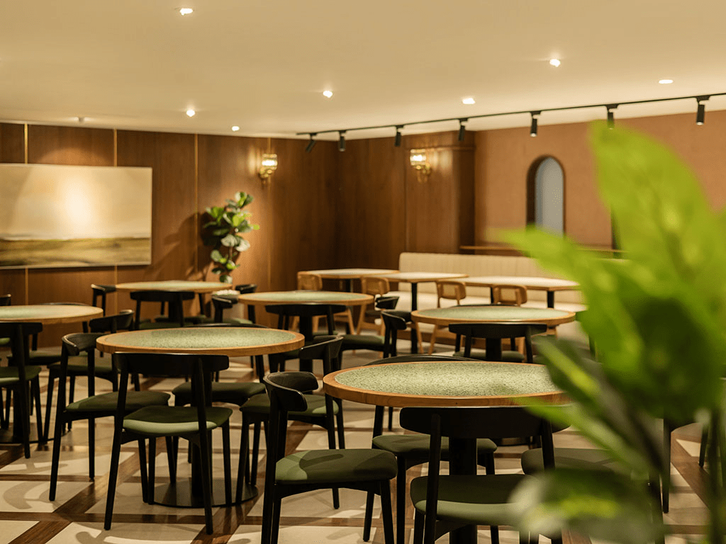 在台東的海風裡住一晚，旅程不必華麗，住進康橋商旅台東館的柔亮夜晚