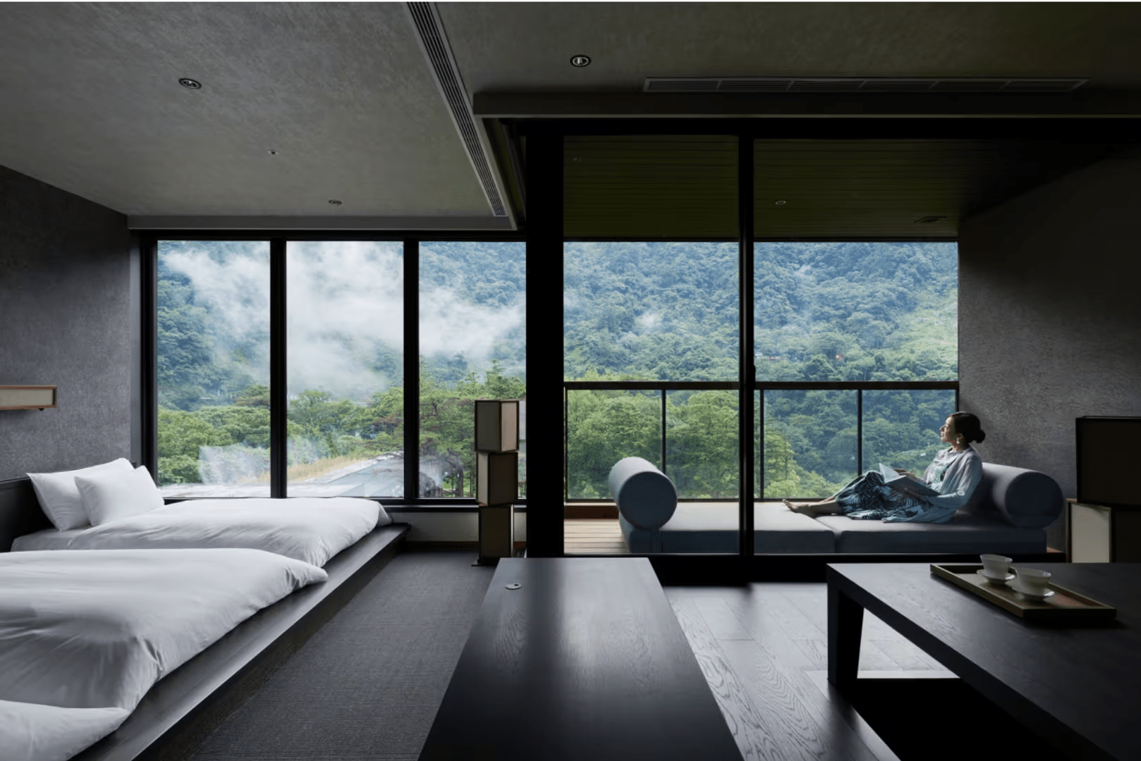 聽山風泡湯，看日光移動，走進虹夕諾雅谷關，每一扇窗都是山景的禮物