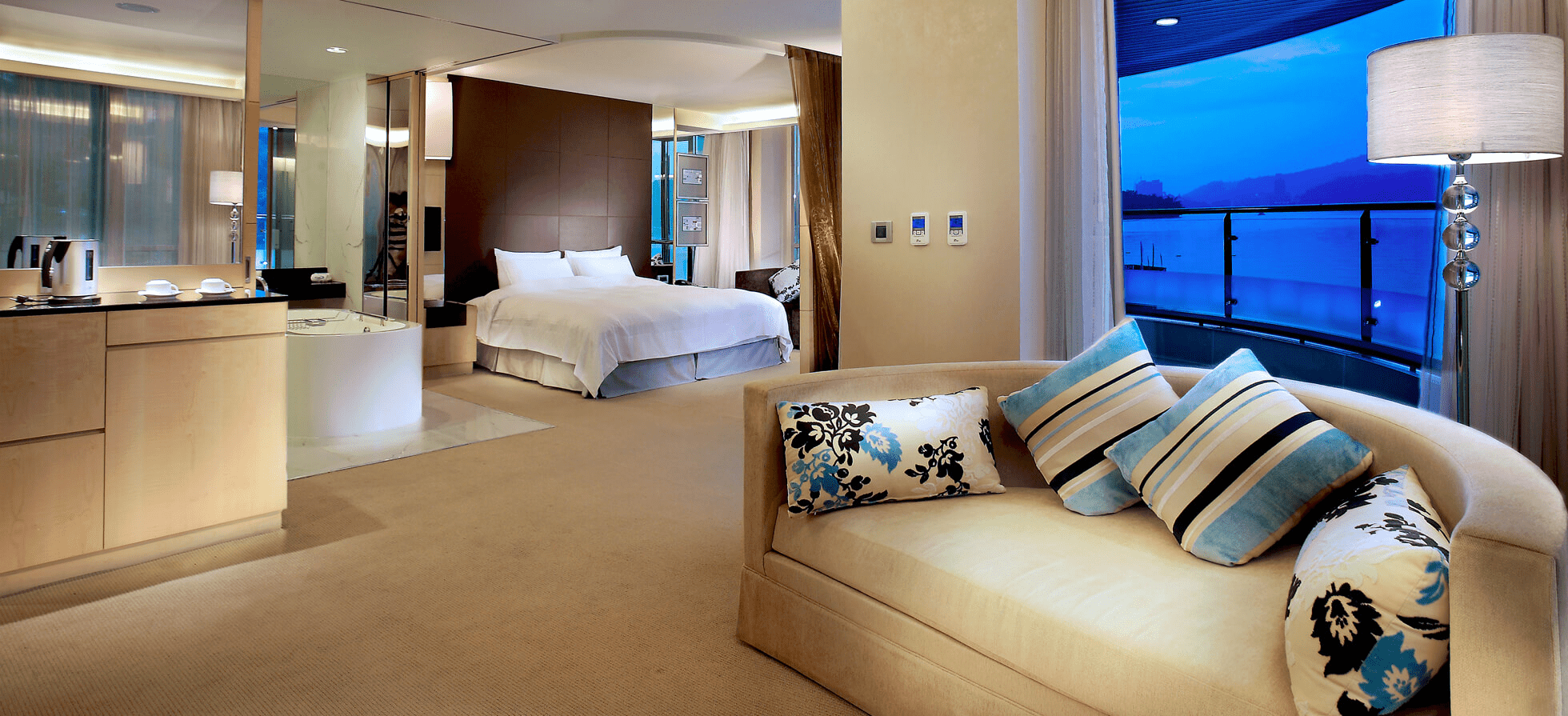 被湖風輕輕抱住，把日月潭的光放進房間，五間讓時間慢下來的湖畔旅店