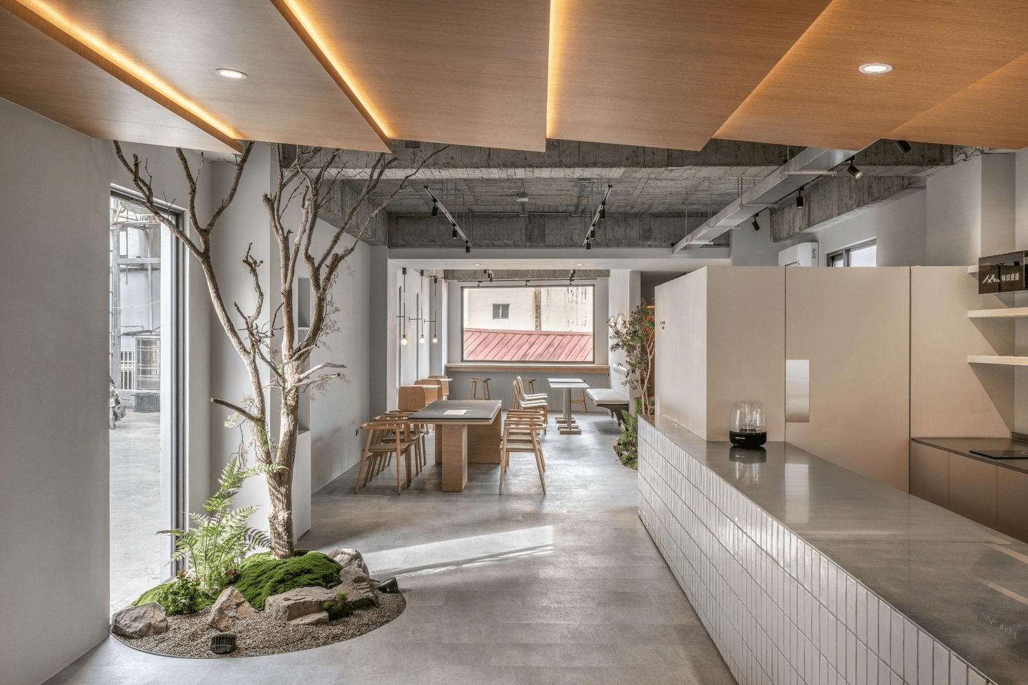 在綠意與霧氣交織的午後抵達溪頭住宿,那份包圍全身的清涼空氣,會讓人想多停留一點時間