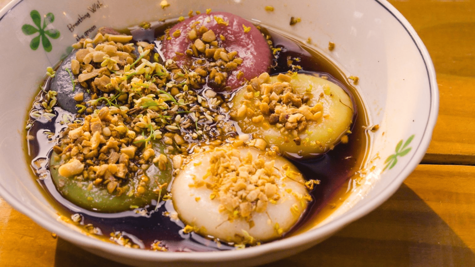 跟著山裡的光影走入南庄老街,邊喝桂花釀茶邊把旅程放慢成舒服的午後節奏