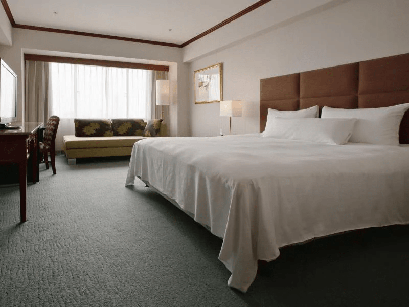 把行李放進高雄福華大飯店的那一刻,感覺旅程忽然輕盈起來,城市風景也跟著變柔軟