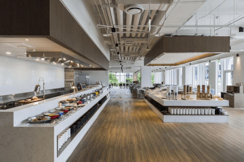 從捷運散步回到淡水將捷金鬱金香酒店，讓旅程在夕色落下時慢慢沉進最舒服的節奏