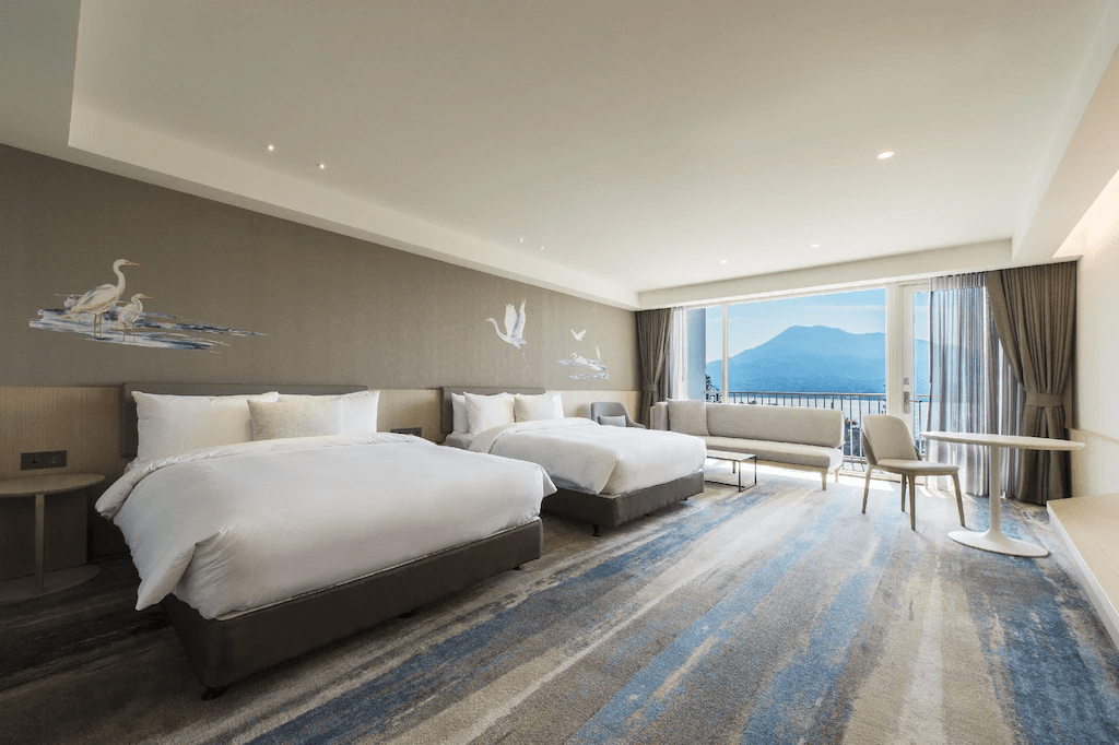 從捷運散步回到淡水將捷金鬱金香酒店，讓旅程在夕色落下時慢慢沉進最舒服的節奏