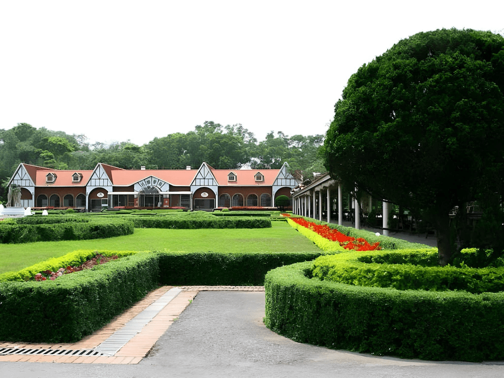 沿著苗栗三義的步道慢慢走進西湖渡假村，把週末交給森林與陽光的溫柔節奏