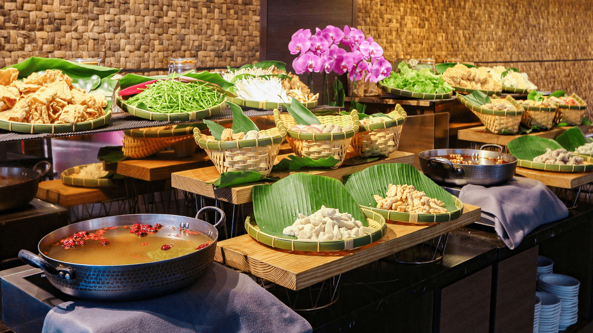 走進新北三峽的大板根雨林步道，在微潮空氣裡慢慢走完一段讓心安靜的森林旅程