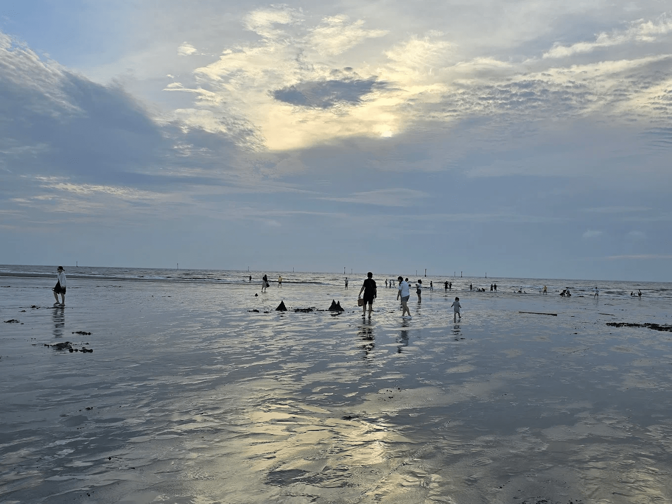 🌊 苗栗通霄海水浴場｜百年歷史海岸、十里白沙步道、看夕陽最美的海邊散策地