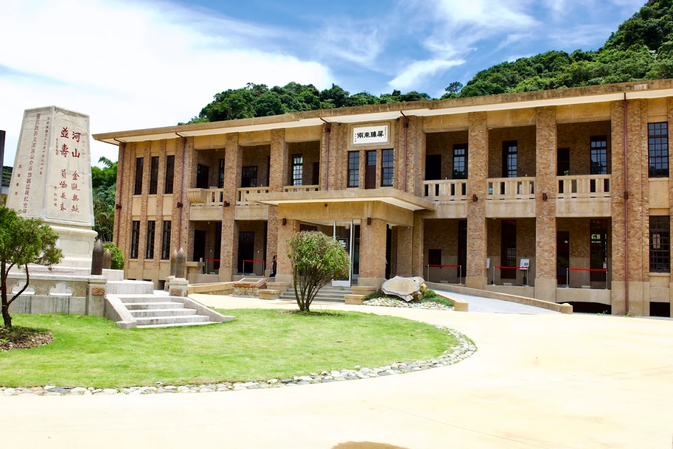 基隆要塞司令部｜百年軍事古蹟變身文青秘境，免費入場、還能喝咖啡賞海景！