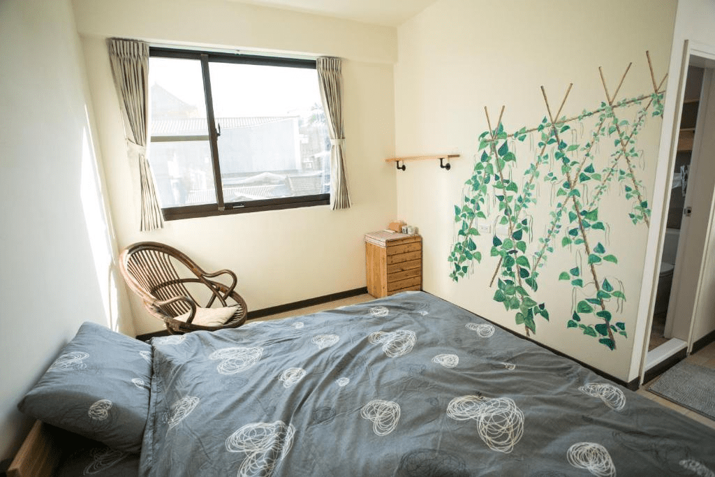 當晨霧落在山城屋簷，苗栗住宿的一夜成了旅人最想留下的風景