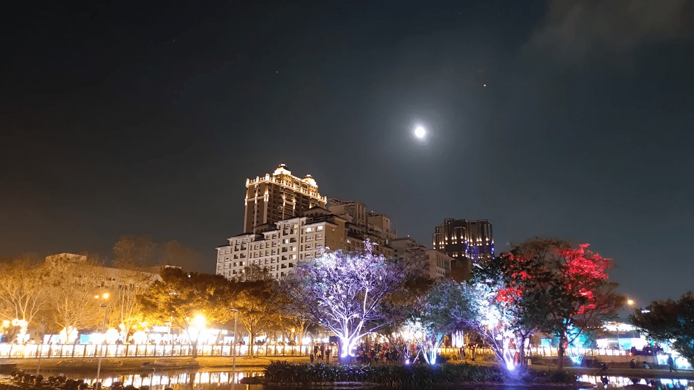 🌳 竹北水圳森林公園：高鐵旁的城市綠洲 × 野餐親子散步首選