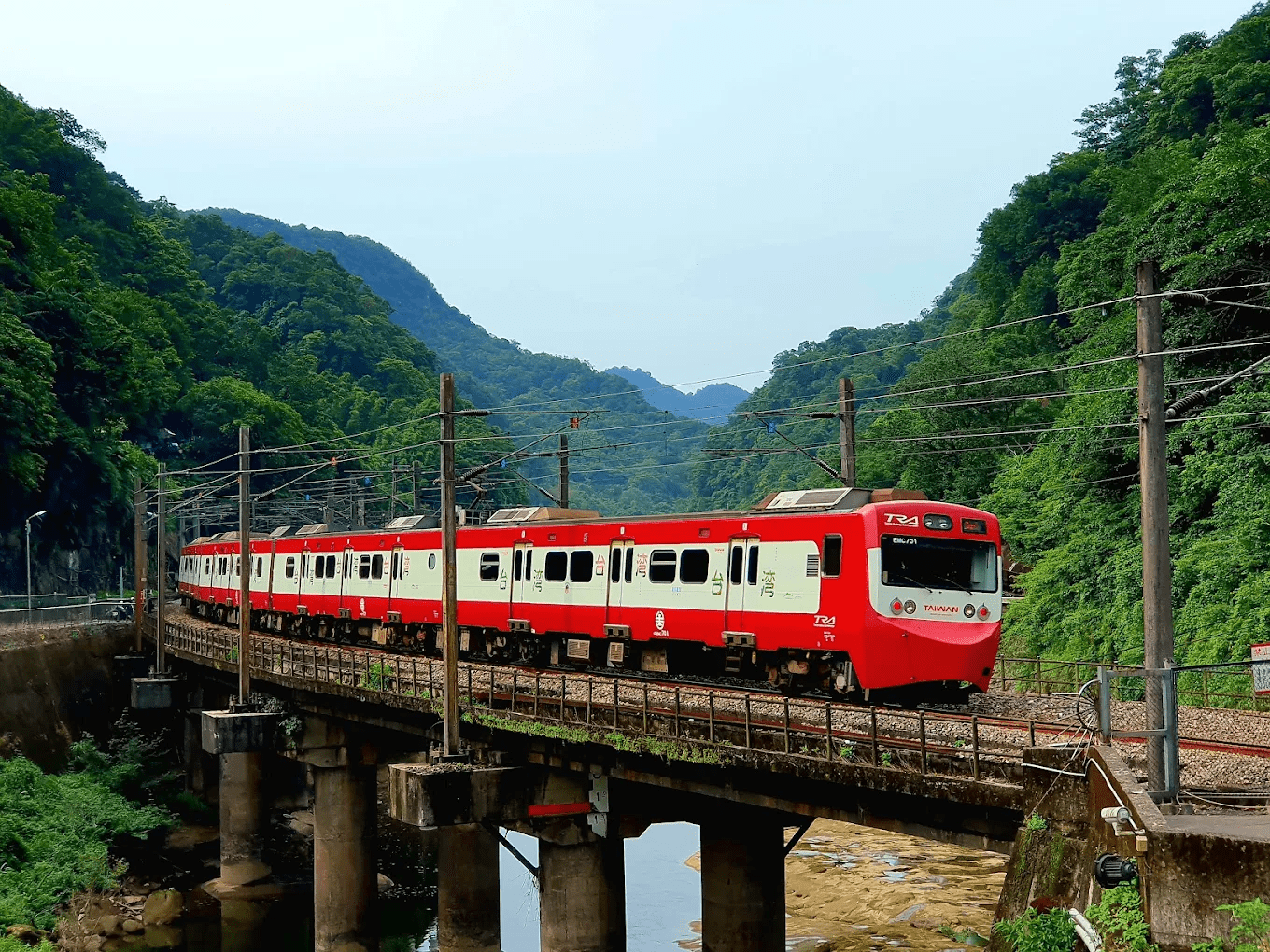 🚆平溪線 × 三貂嶺 × 淡水線一日遊｜搭火車玩遍山城與海岸的療癒路線