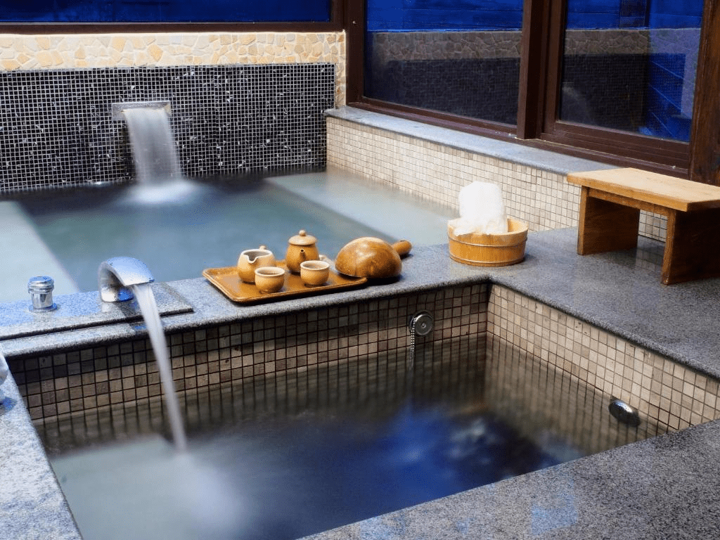 聽著山風、看著湖光，在台灣最美溫泉飯店裡慢慢放鬆