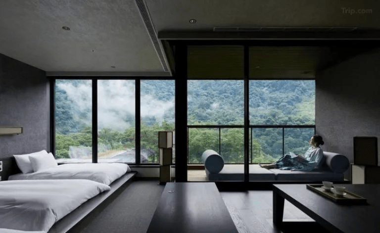 入住台中虹夕諾雅谷關,在半露天溫泉裡看星光灑落山林的夜色