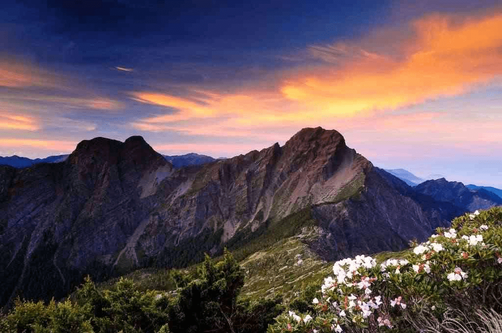 在台灣的屋脊上呼吸｜當你走上玉山的那一刻，遇見台灣最真實的風景