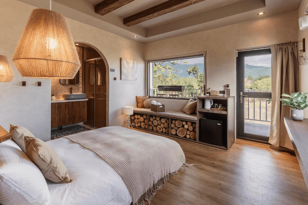 在池上草原與稻浪之間慢慢住下來，和家人走進被山嵐與晨光包圍的住宿風景