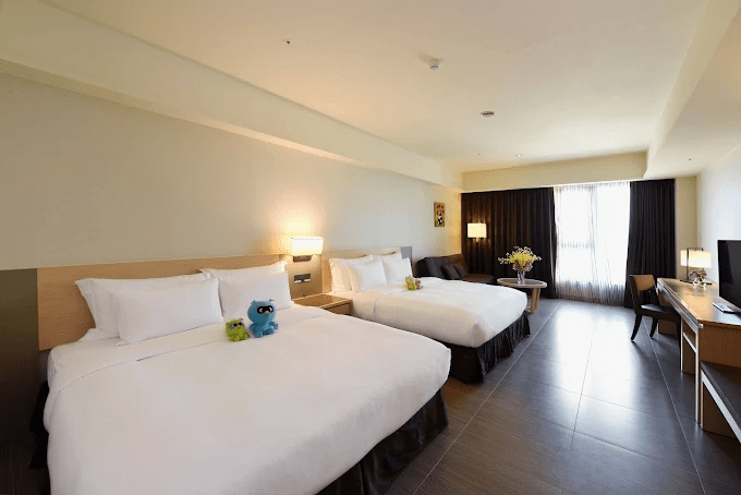 麗寶福容大飯店｜當摩天輪點亮夜空，在台中放慢腳步，與孩子的微笑同行