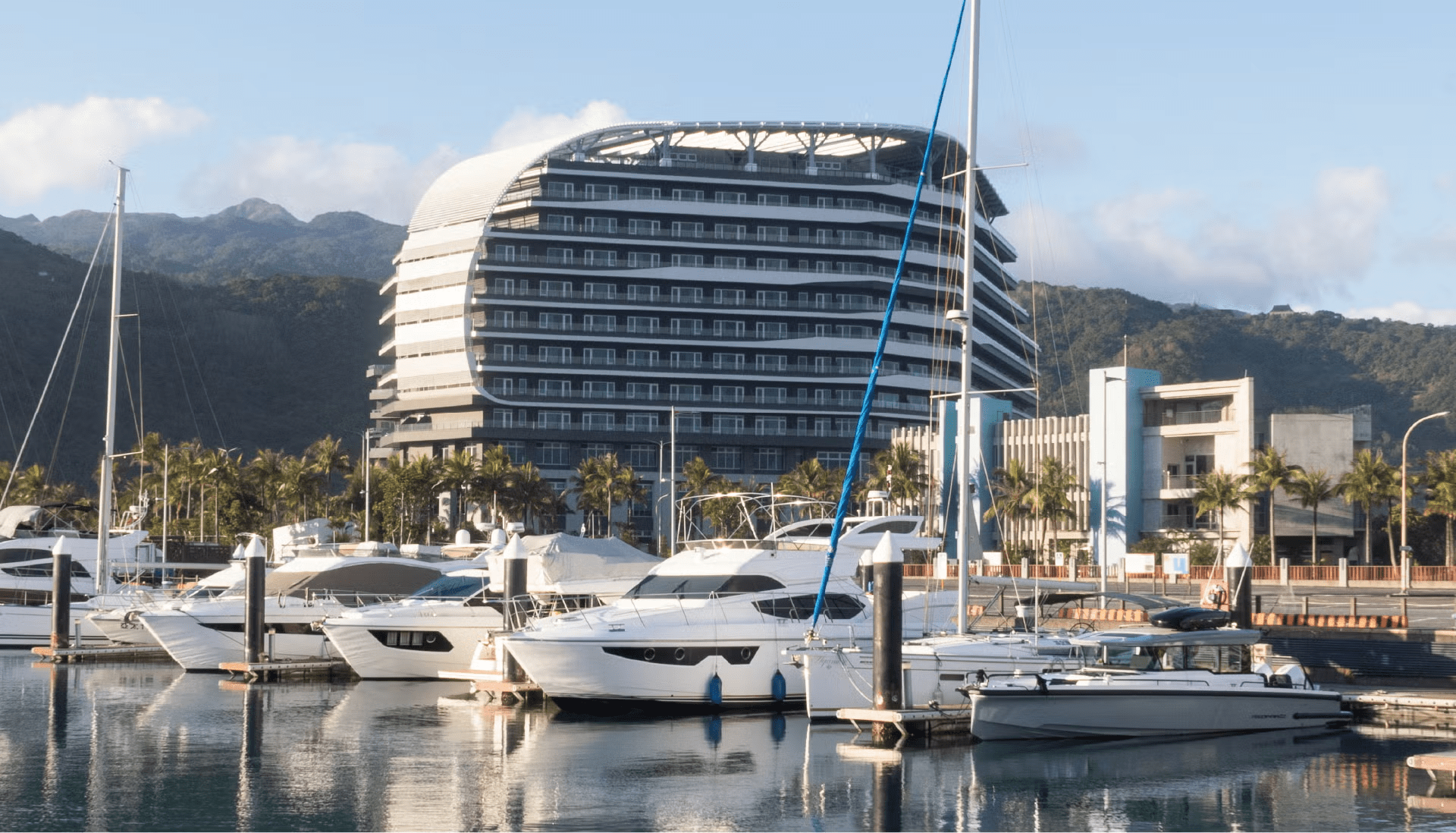 從龜山島日出到夜色微光，風成為音樂｜凱渡廣場酒店的藍色假期與慢生活