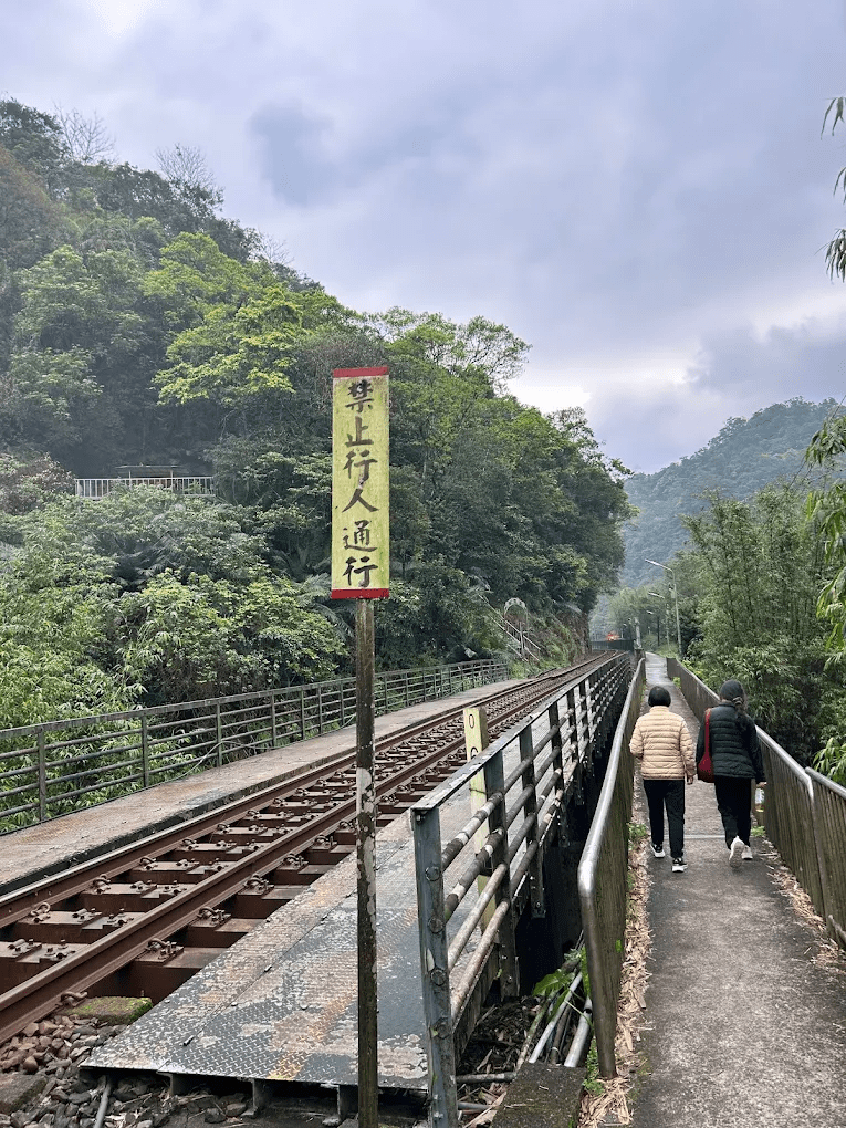 🚆台北火車一日遊懶人包｜平溪線 × 三貂嶺 × 淡水線，一張車票玩遍山海秘境！