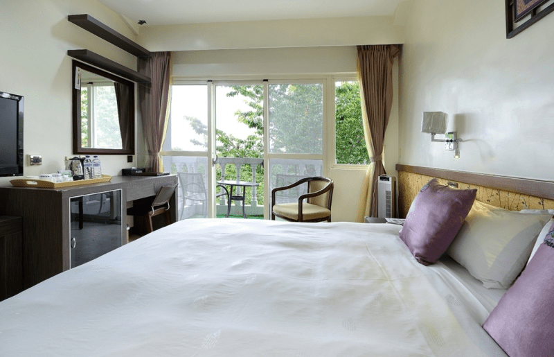 清境農場國民賓館｜當清晨的霧散開，在雲霧山林裡，高山中的寧靜逸所