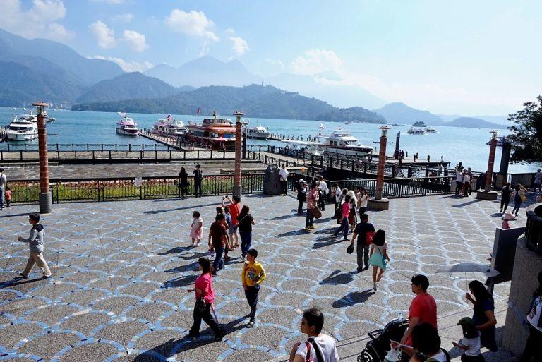 月牙灣|南投景點全攻略|你不能錯過的五大熱門地點