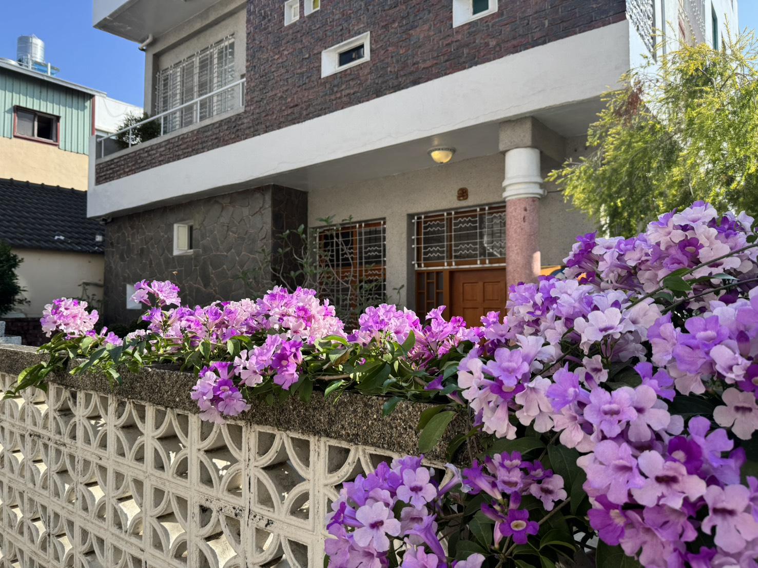 朗香洋房 2 週年慶開跑｜安平質感包棟民宿，平日四人只要 $5,500