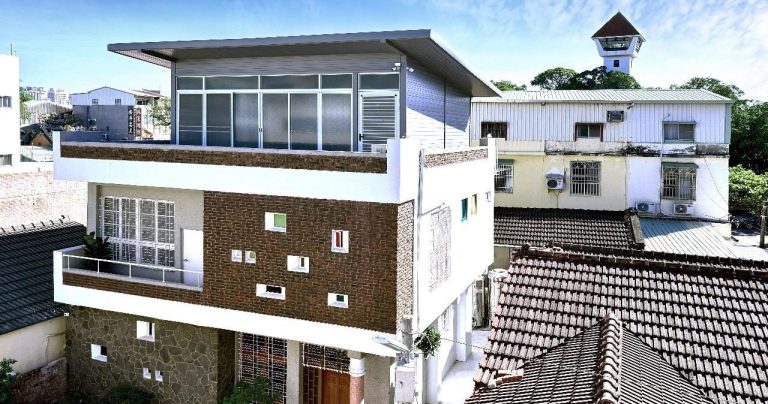 住進安平老街靜巷的61年老洋房：為什麼這麼多人一住就愛上【朗香洋房】？