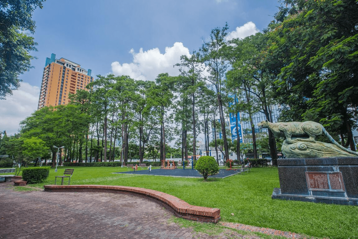 漫步台中，邂逅城市的五種溫度，放慢腳步用步伐拾起都市中的光與暖意