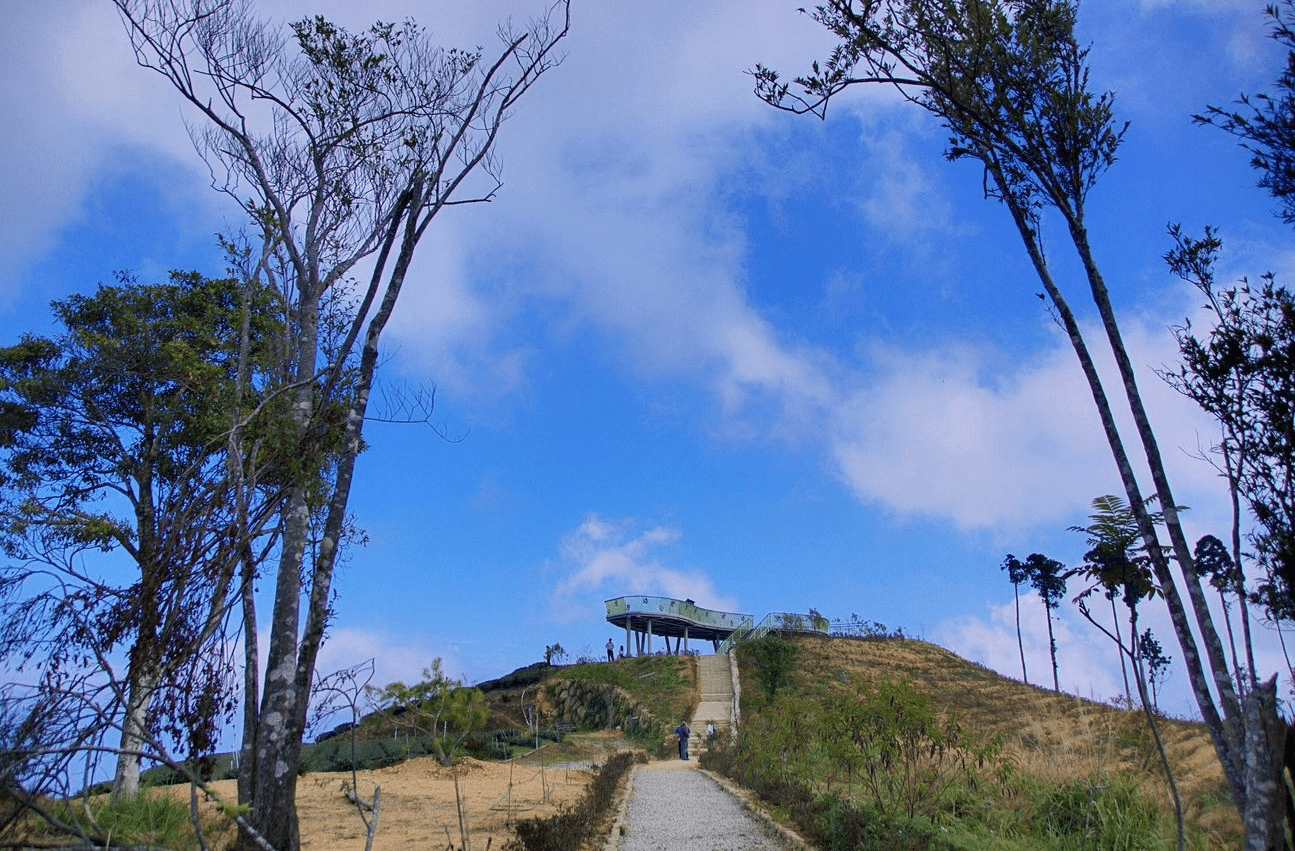沿著山風與小路，雲林的風吹得很輕柔，剛好帶我走進一段山與湖的旅程