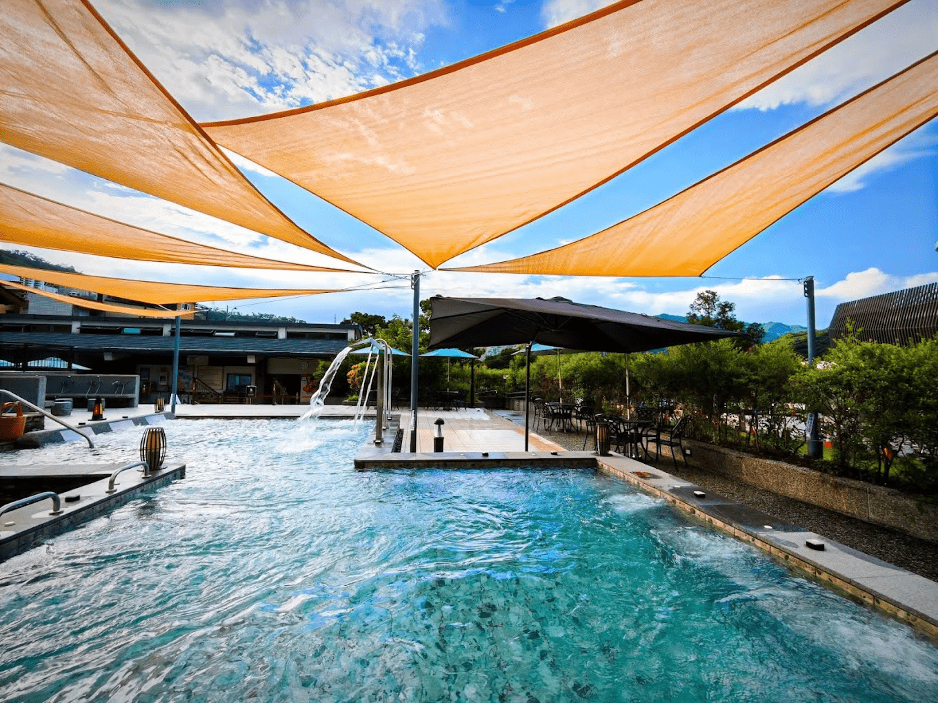 泡進山間的柔光裡，看溫泉升起的薄霧，是羅浮溫泉山谷寫給旅人的情書