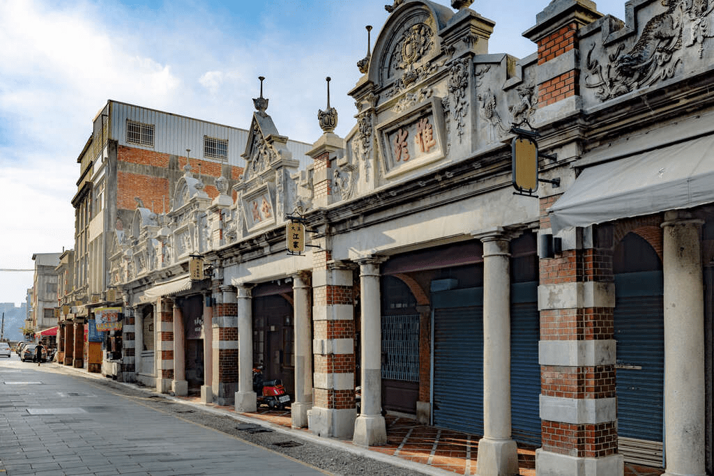 沿著山與街的節奏把步調放慢，桃園的風景很溫柔，適合悄悄帶走一整天